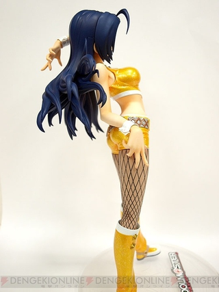 Illustration for article titled iDOLM@STER Statue Brings The Fishnet Stockings